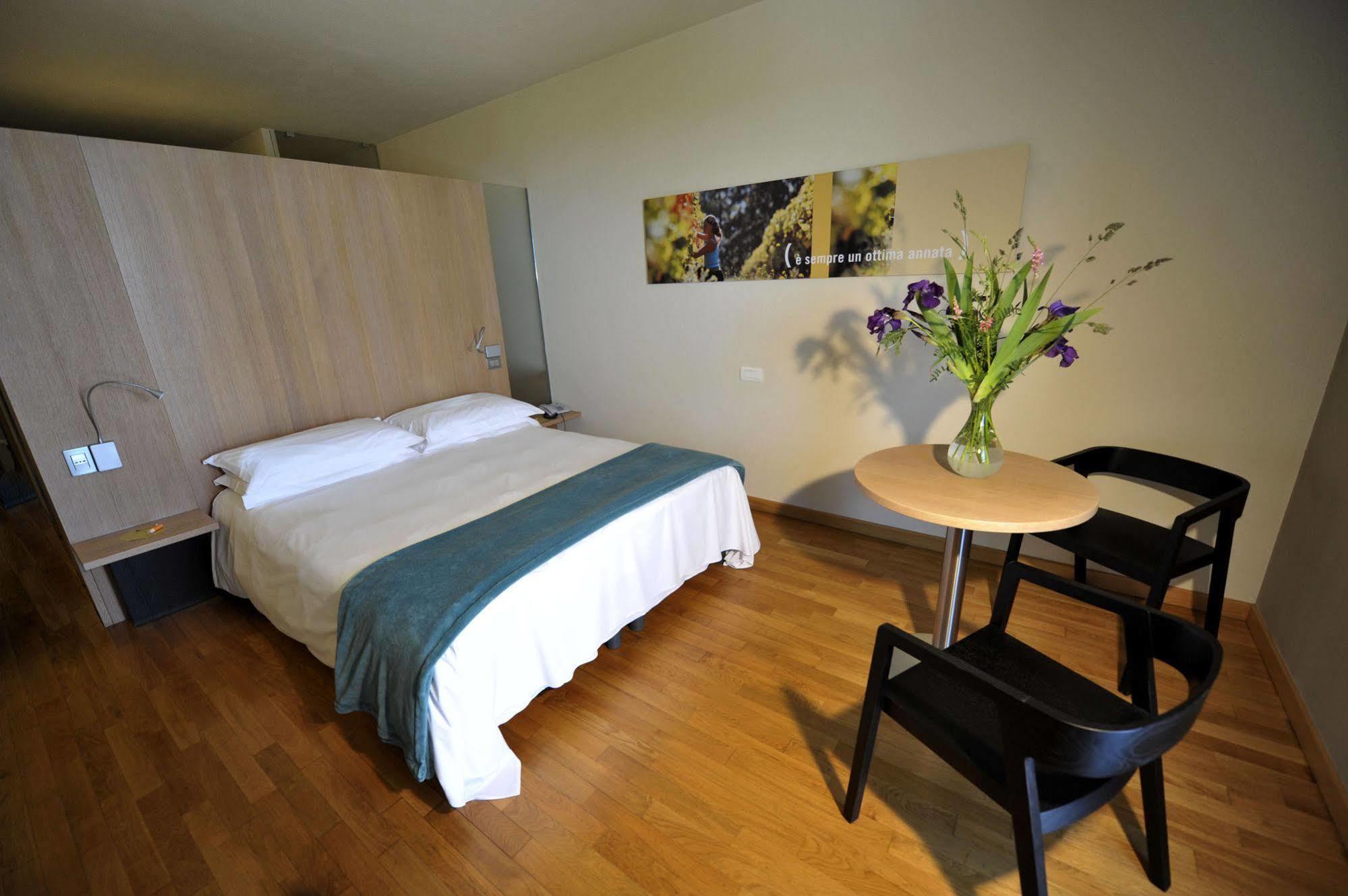 Hotel Ca' Del Lupo Montelupo Albese Zewnętrze zdjęcie